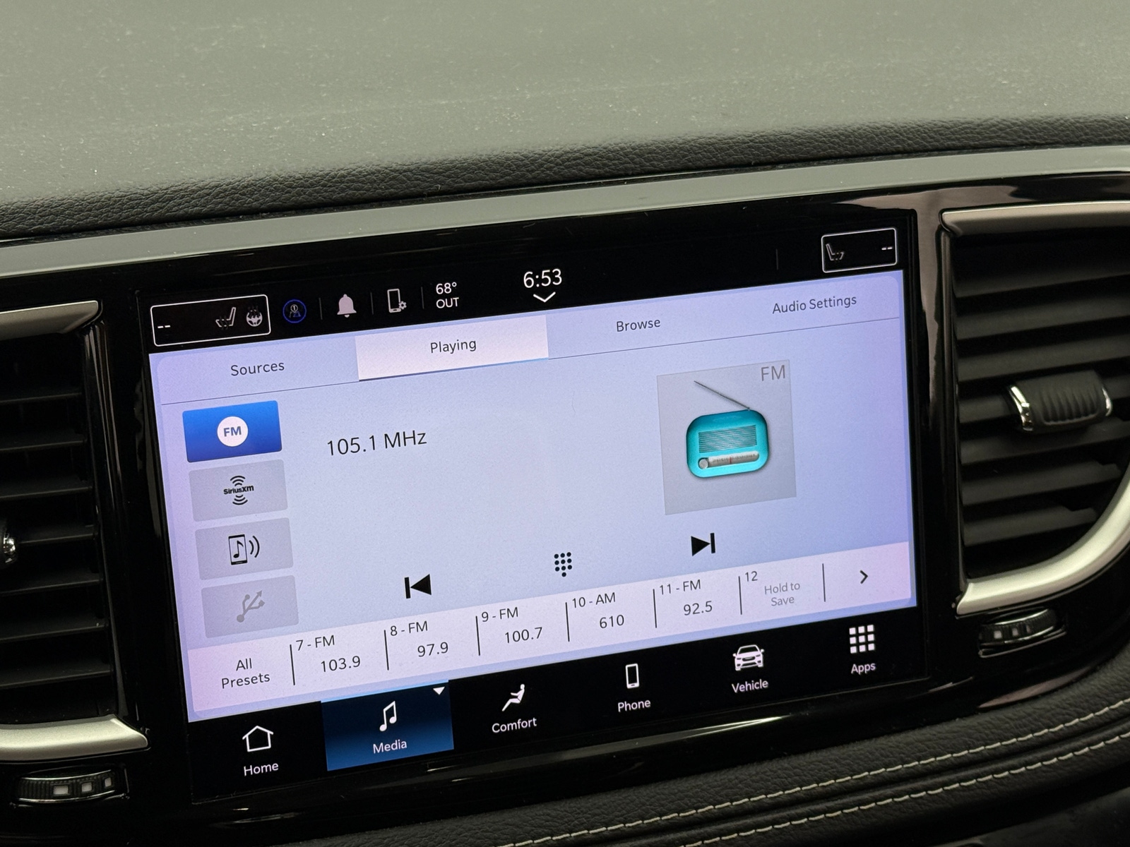 Thumbnail: 2023 Chrysler Pacifica - 3