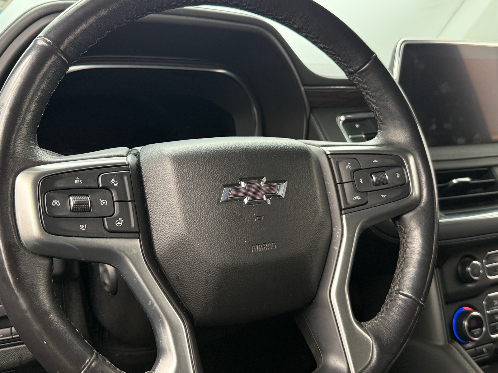 Thumbnail: 2022 Chevrolet Suburban - 4