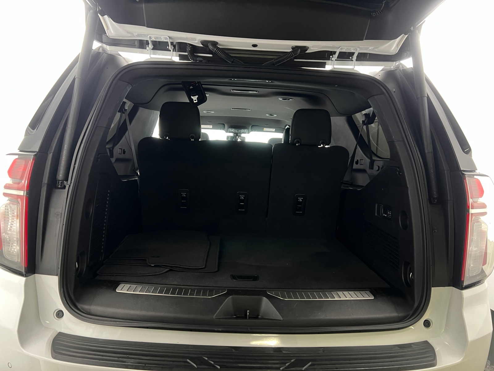 Thumbnail: 2022 Chevrolet Suburban - 6