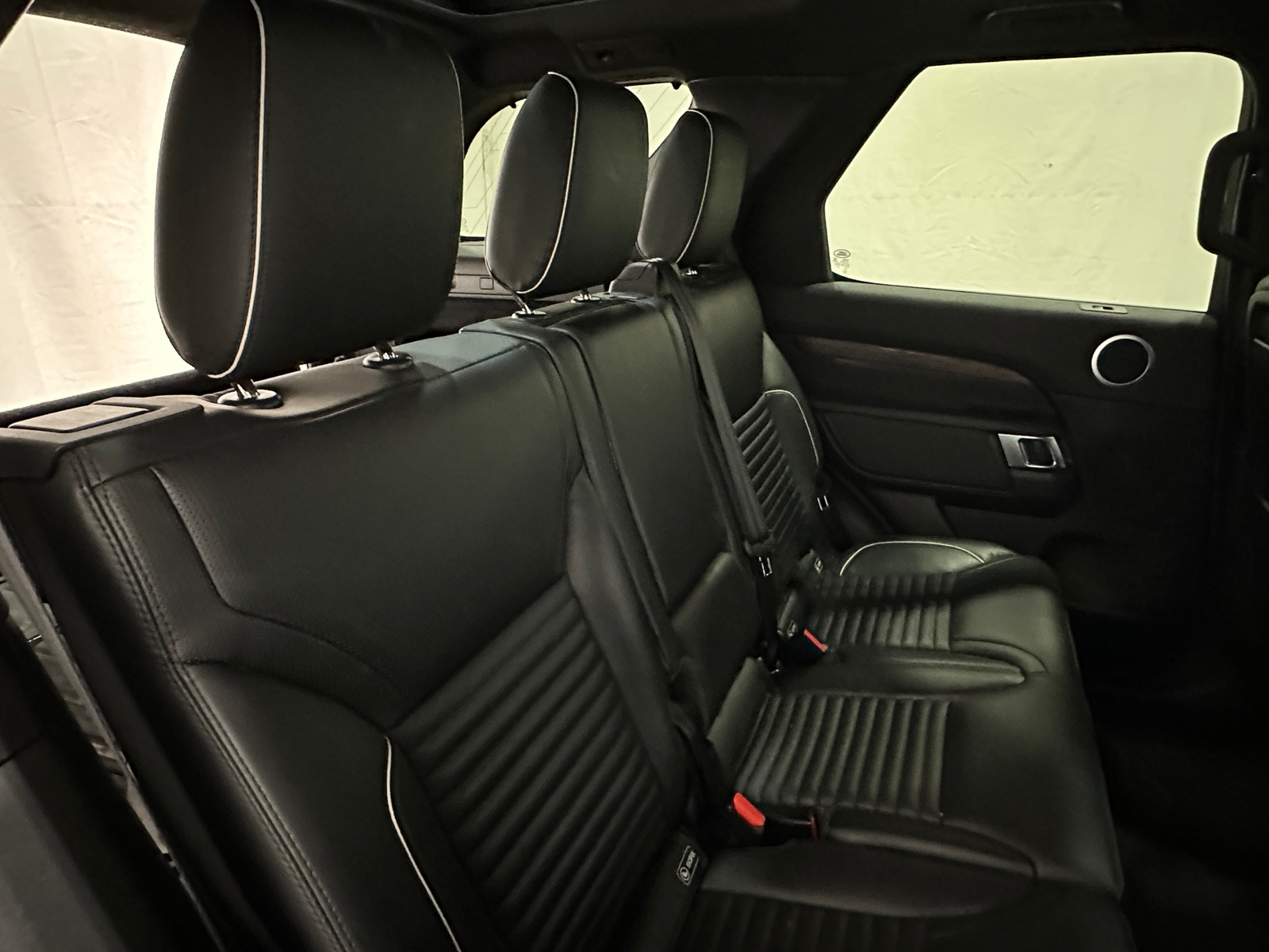 Thumbnail: 2019 Land Rover Discovery - 5