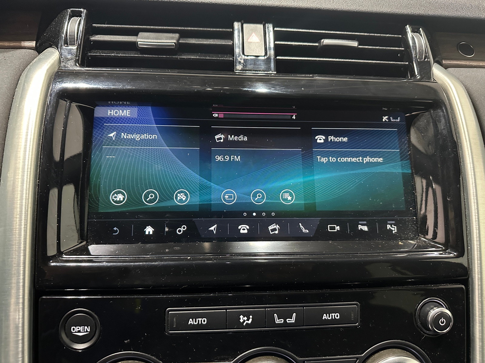 Thumbnail: 2019 Land Rover Discovery - 3