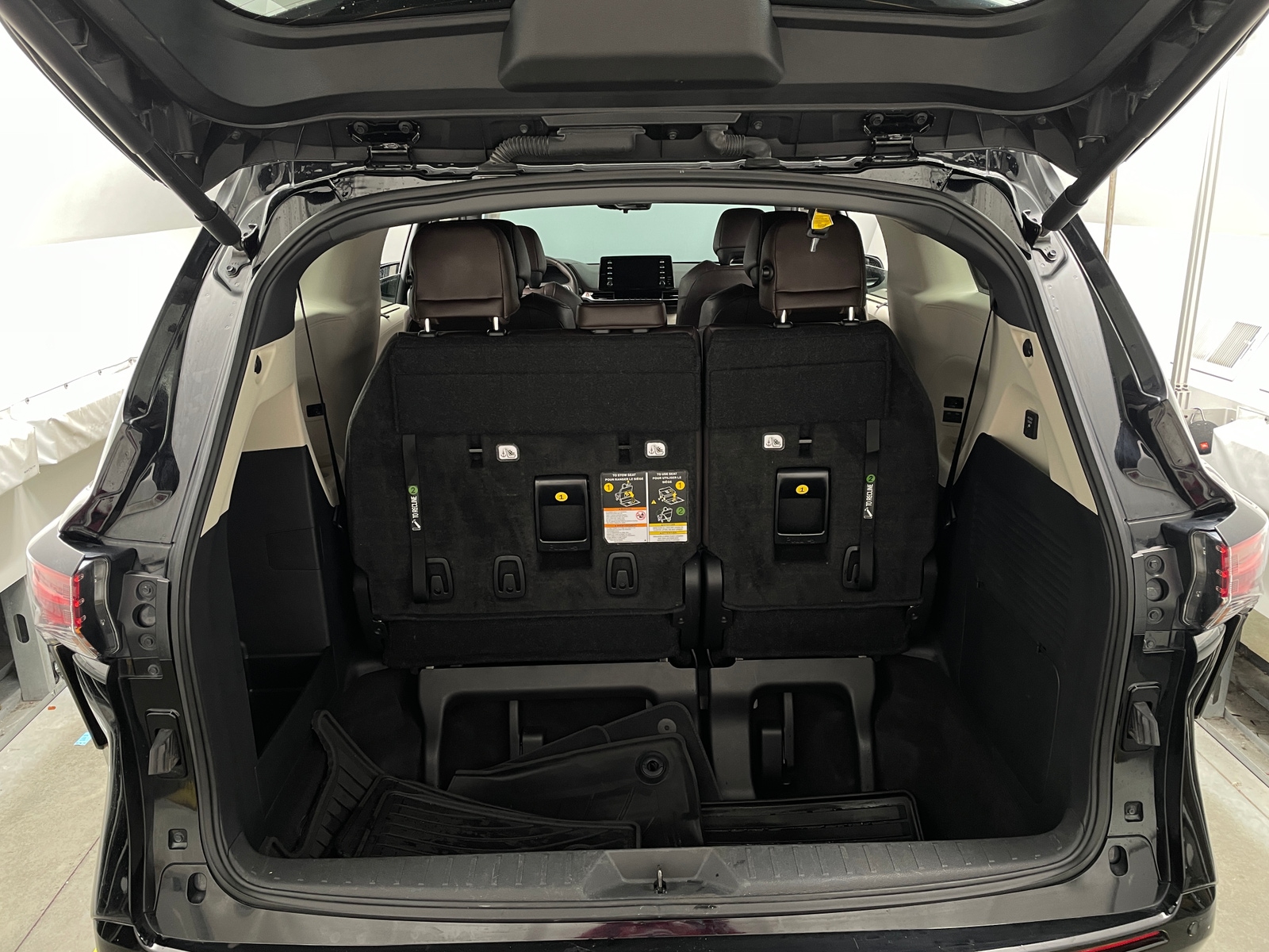 Thumbnail: 2023 Toyota Sienna - 6