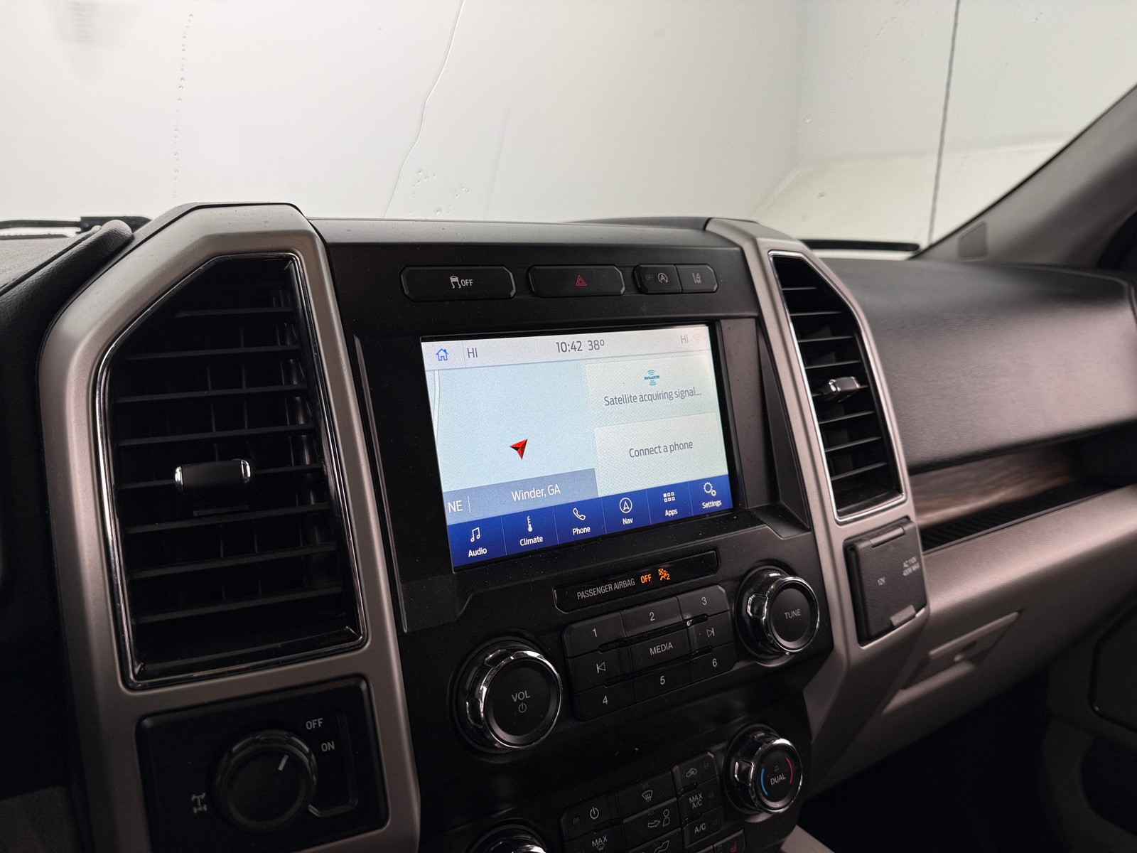 Thumbnail: 2020 Ford Econoline - 3