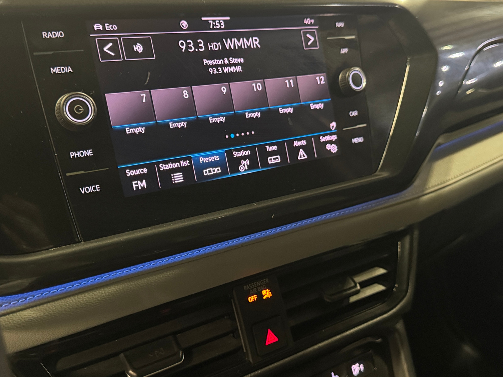 Thumbnail: 2022 Volkswagen Taos - 3