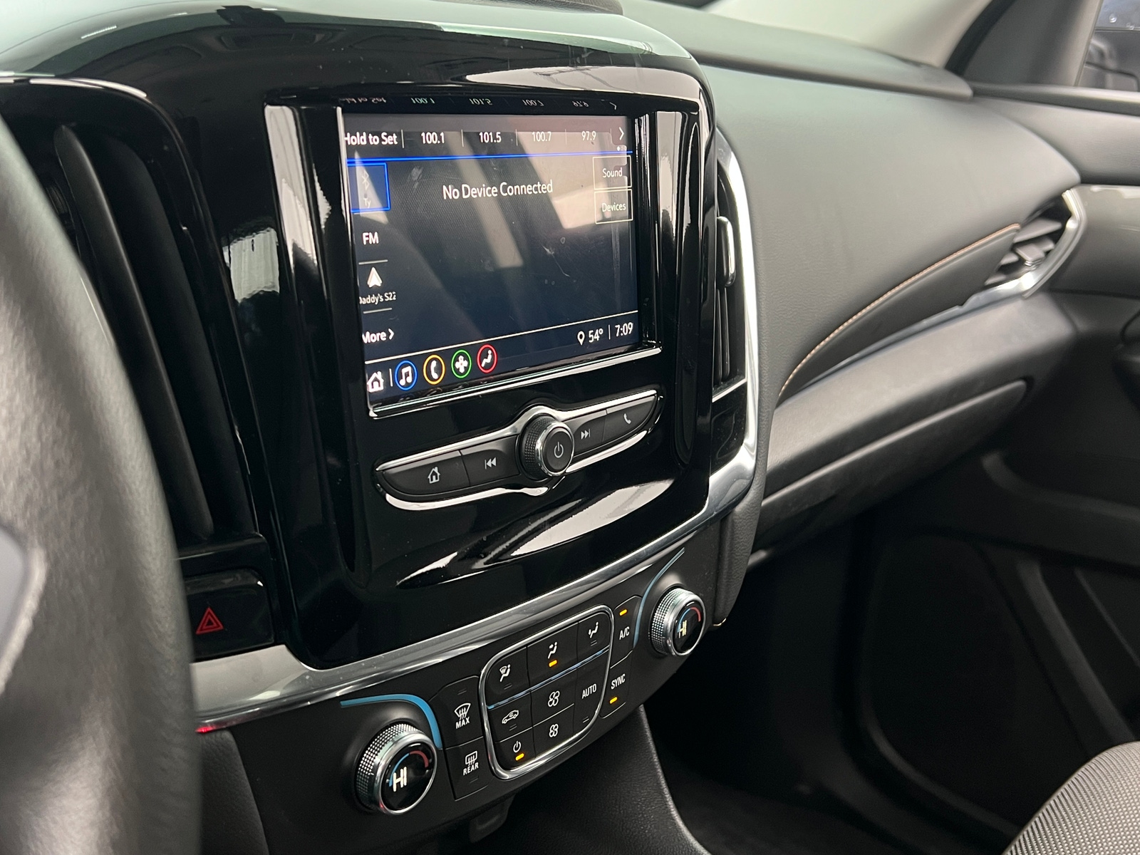 Thumbnail: 2021 Chevrolet Traverse - 4