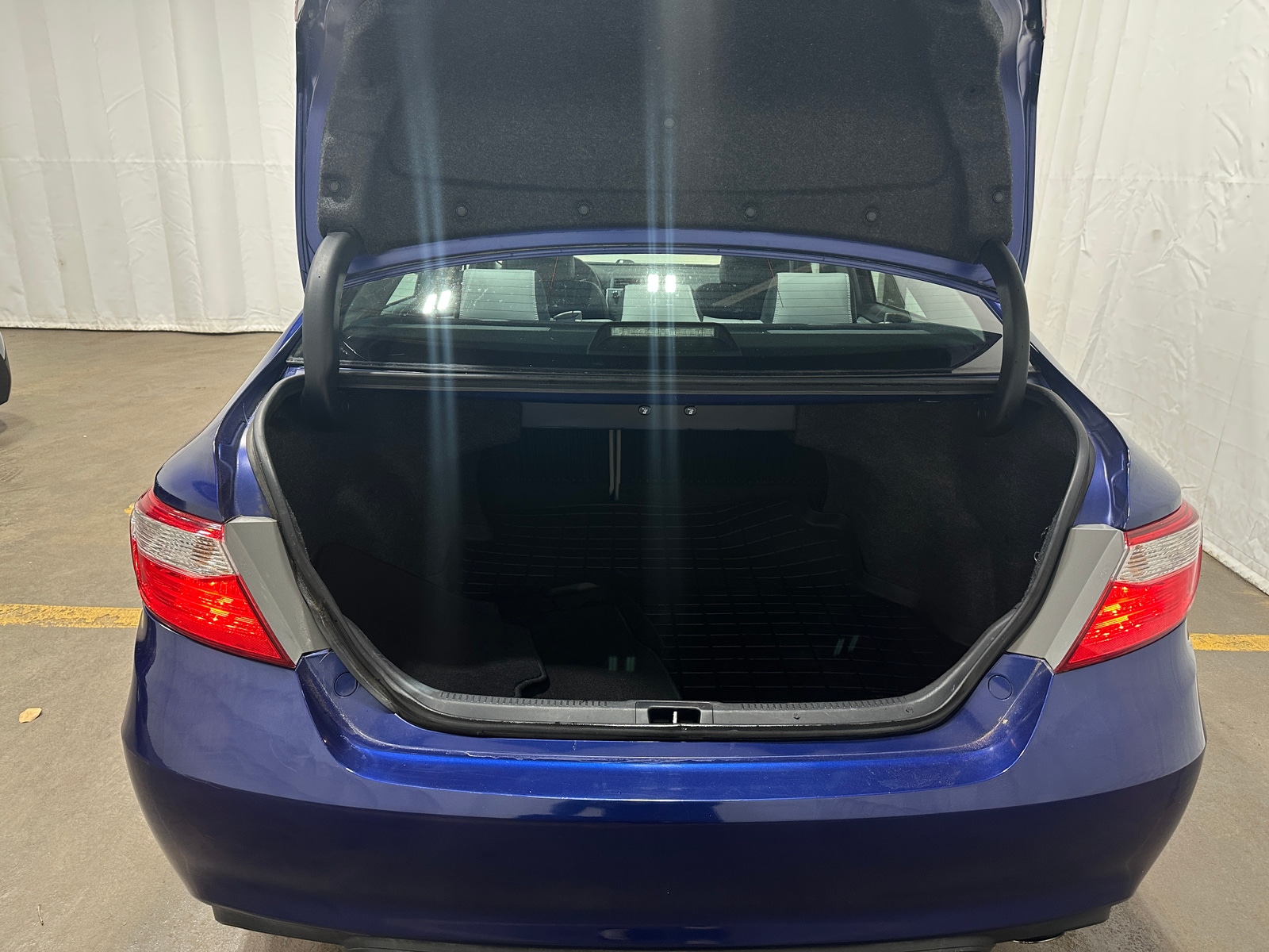 Thumbnail: 2015 Toyota Camry - 7