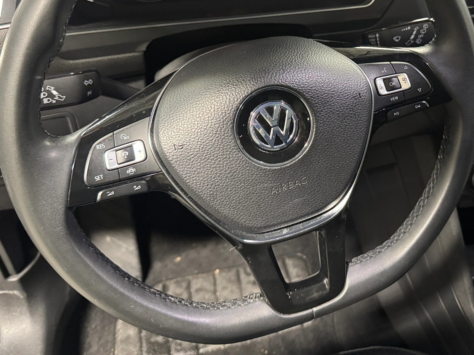 Thumbnail: 2020 Volkswagen Tiguan - 4