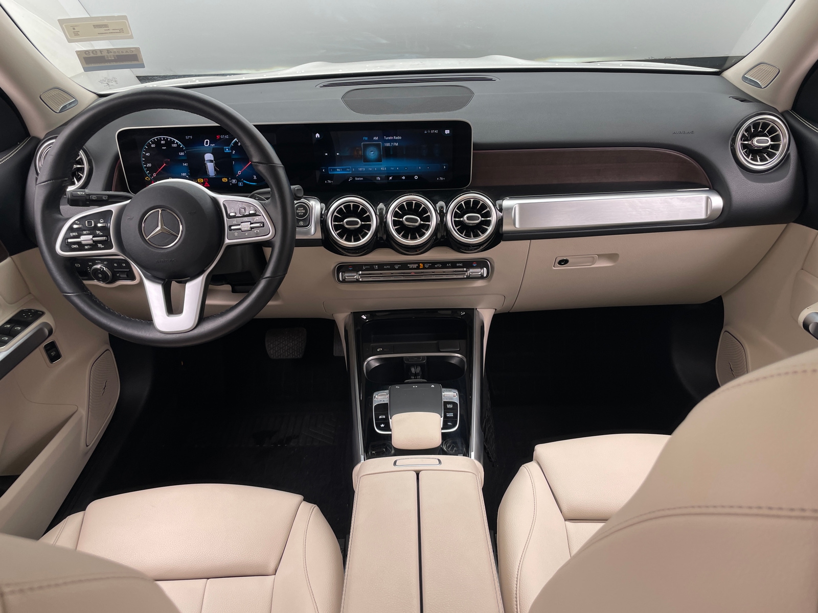 Thumbnail: 2020 Mercedes-Benz GLB - 2