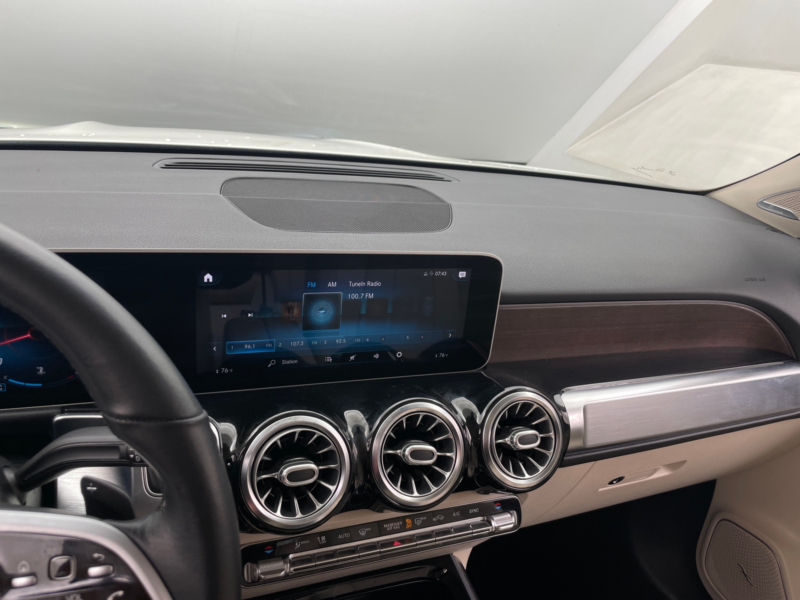 Thumbnail: 2020 Mercedes-Benz GLB - 3