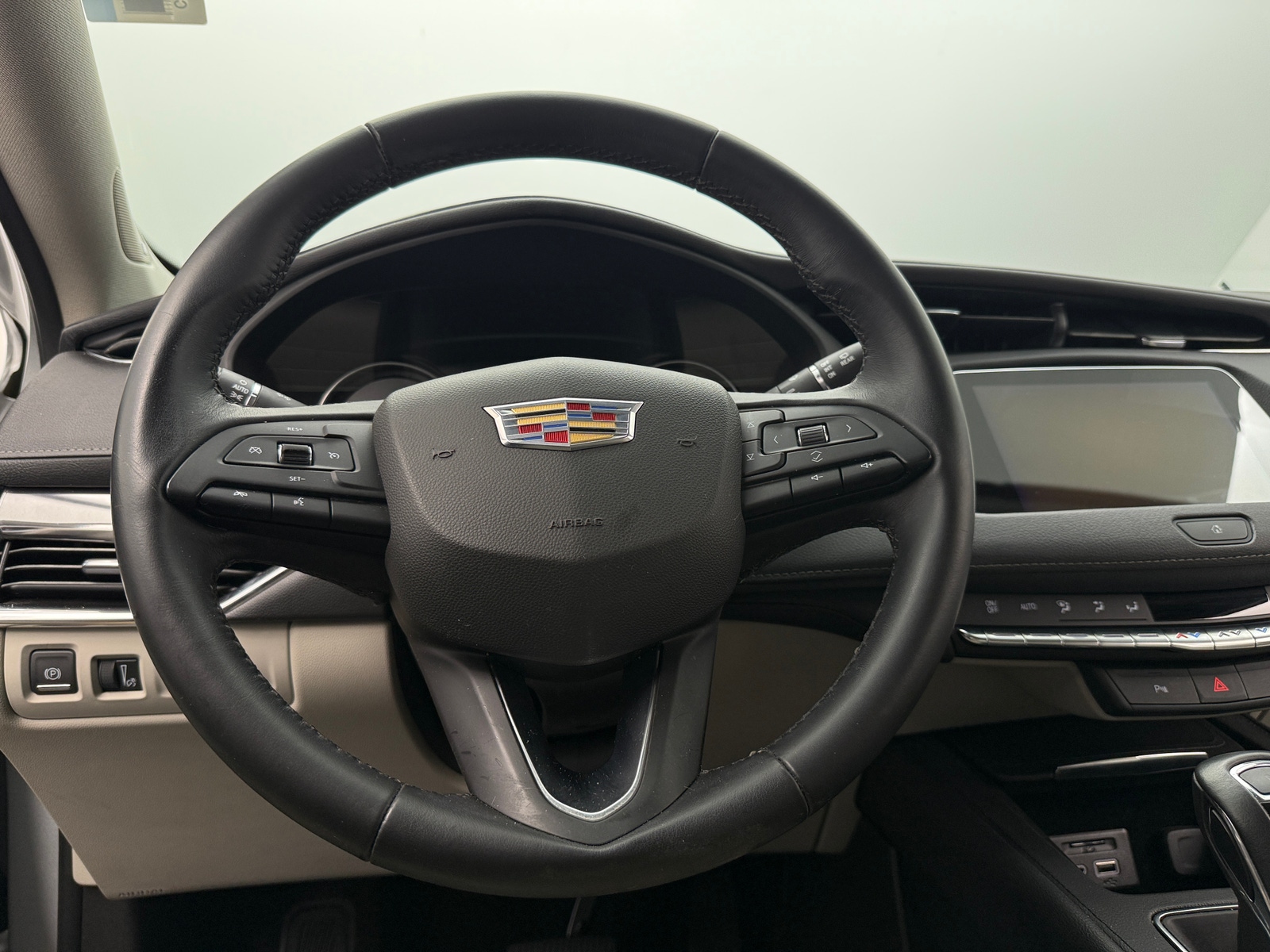 Thumbnail: 2019 Cadillac XT4 - 4