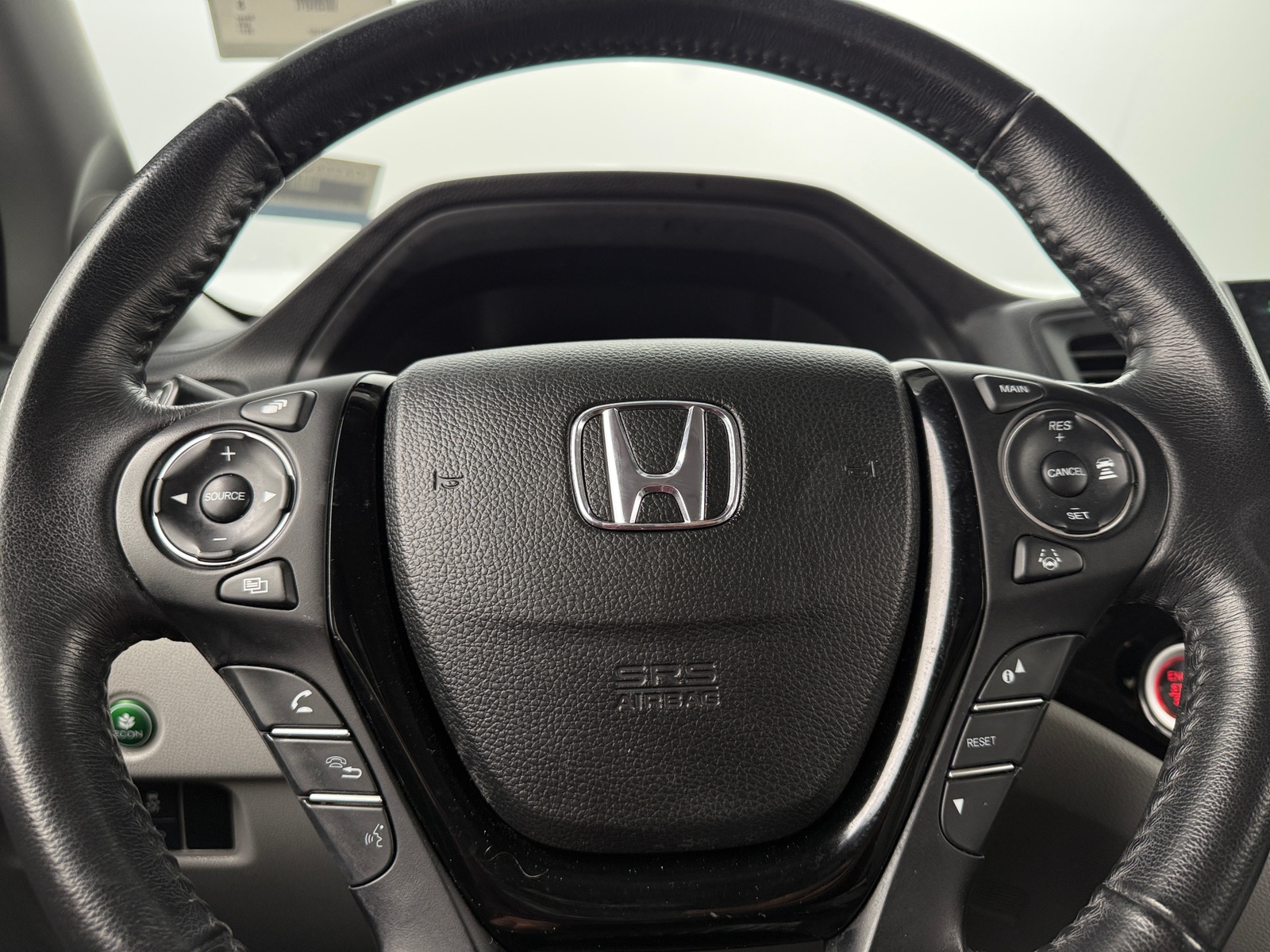 Thumbnail: 2017 Honda Pilot - 4