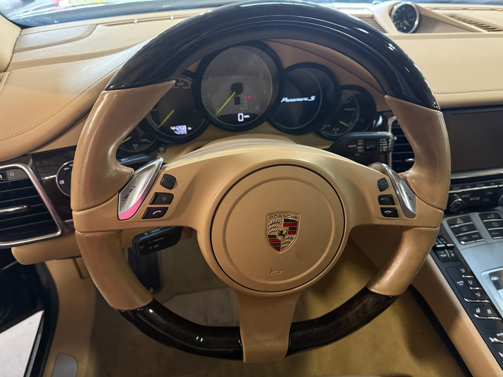 Thumbnail: 2015 Porsche Panamera - 4