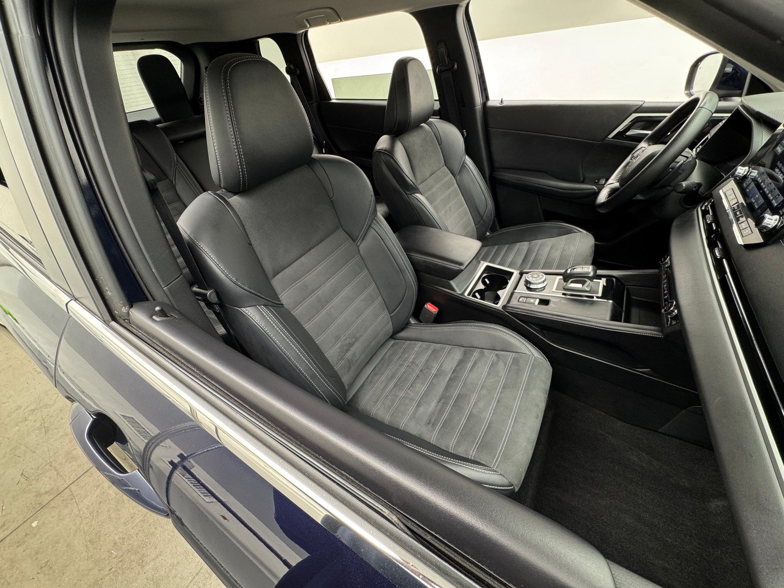 Thumbnail: 2024 Mitsubishi Outlander - 2