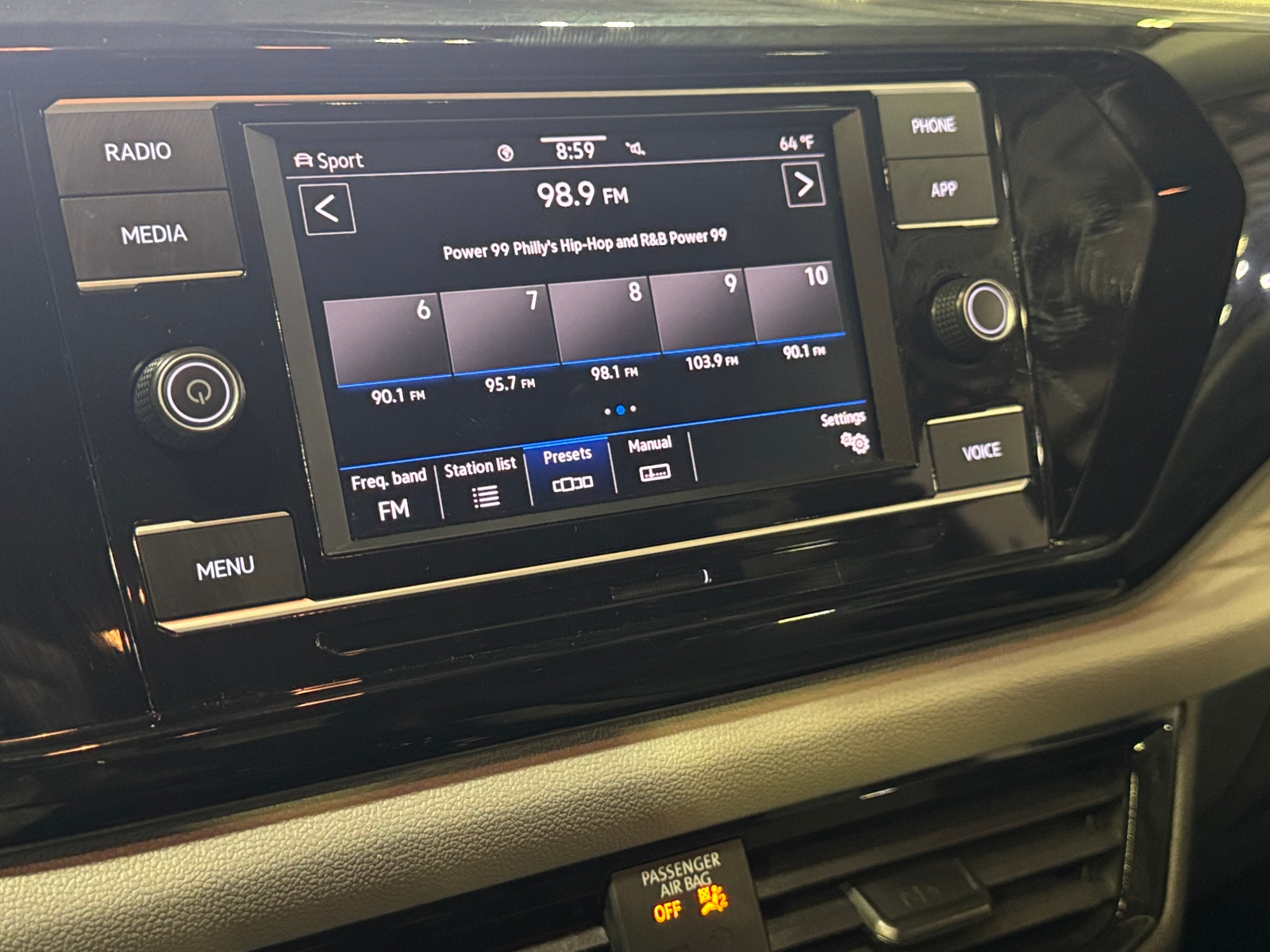 Thumbnail: 2022 Volkswagen Taos - 4