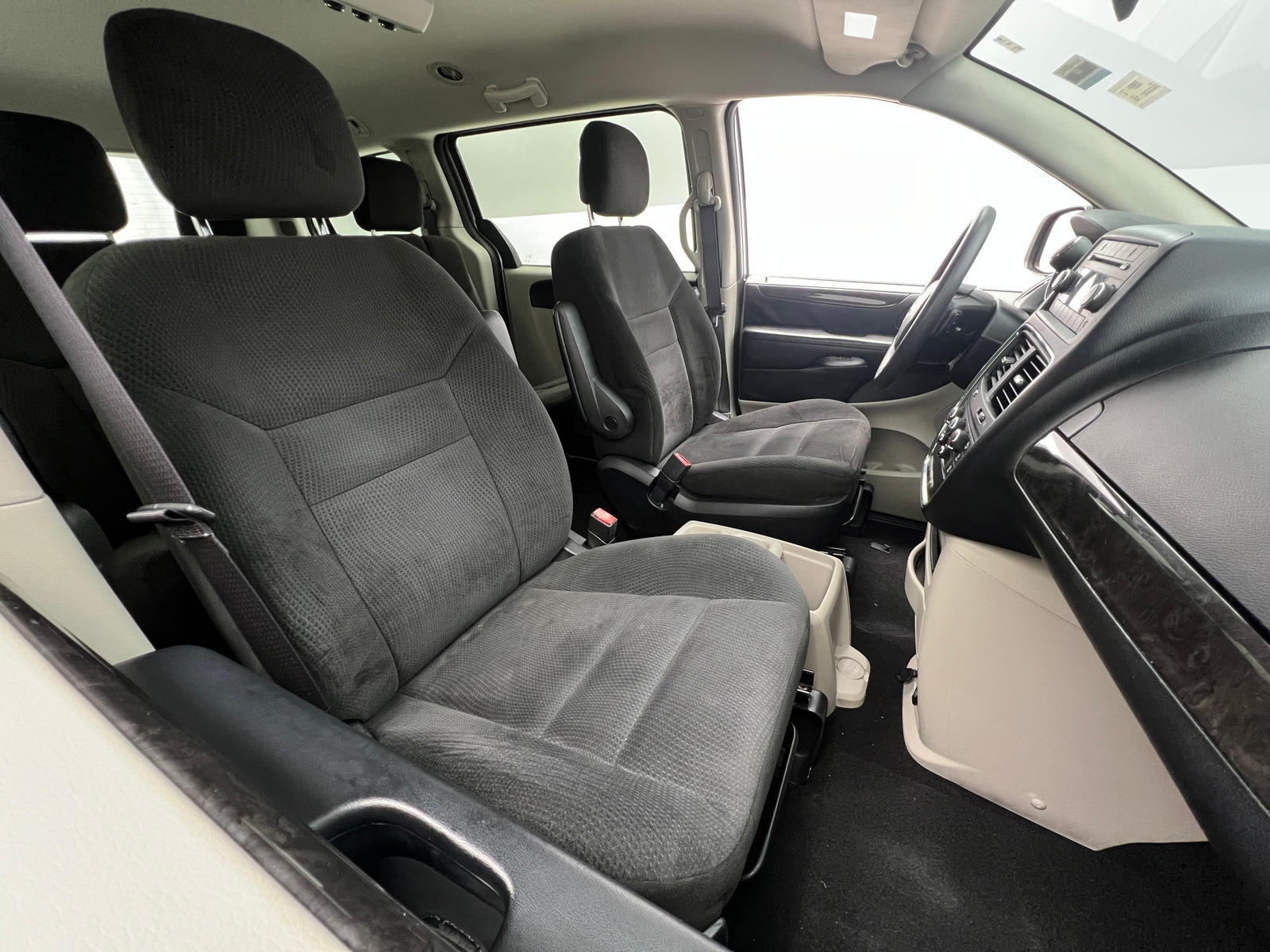 Thumbnail: 2016 Dodge Grand Caravan - 2