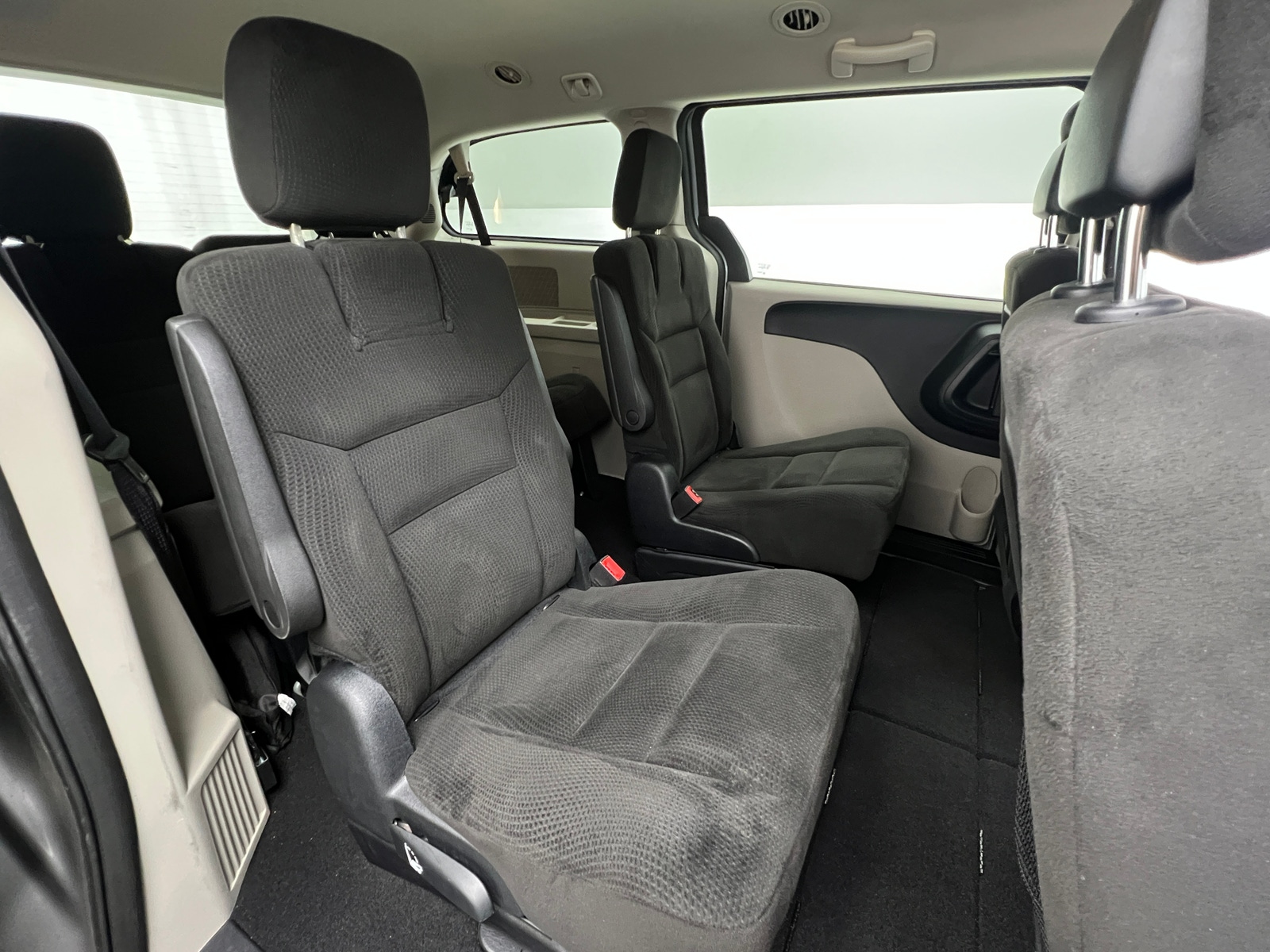 Thumbnail: 2016 Dodge Grand Caravan - 6