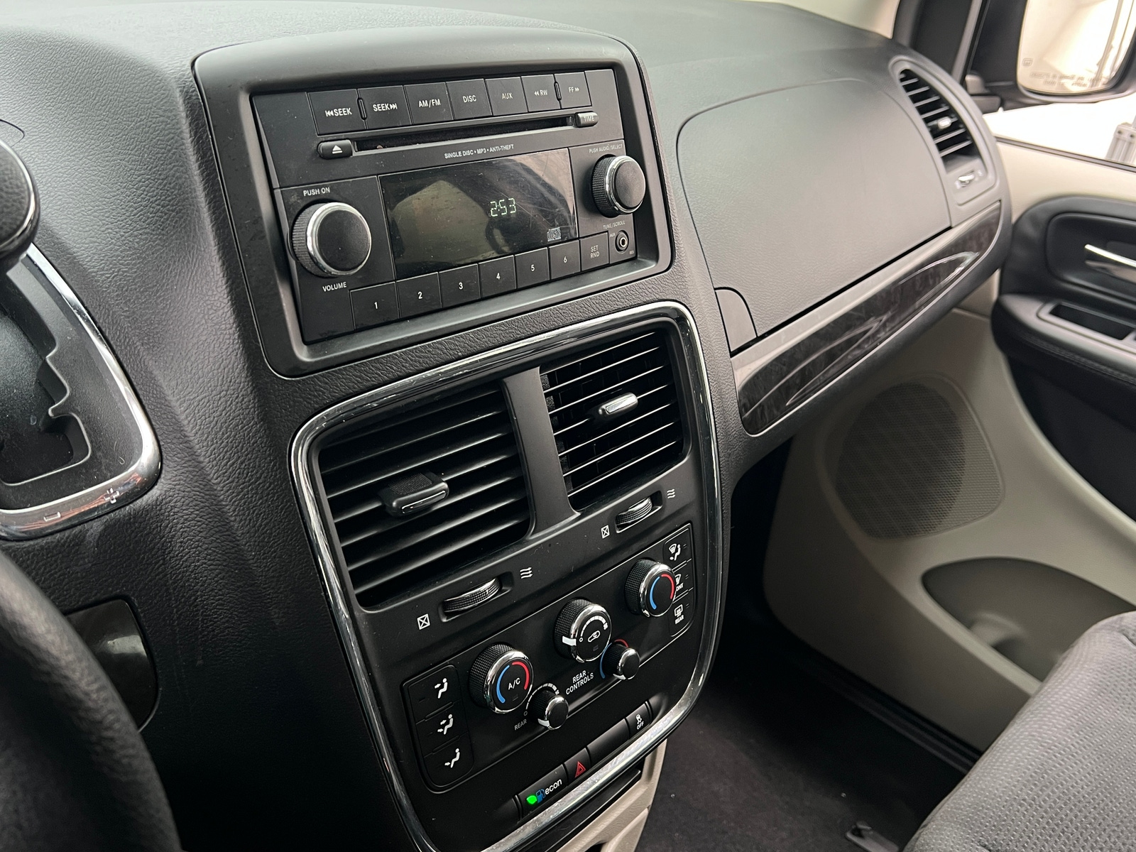 Thumbnail: 2016 Dodge Grand Caravan - 4