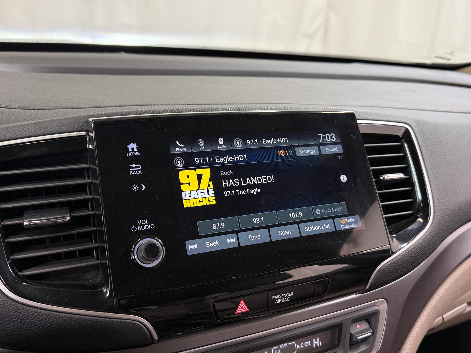 Thumbnail: 2019 Honda Pilot - 3