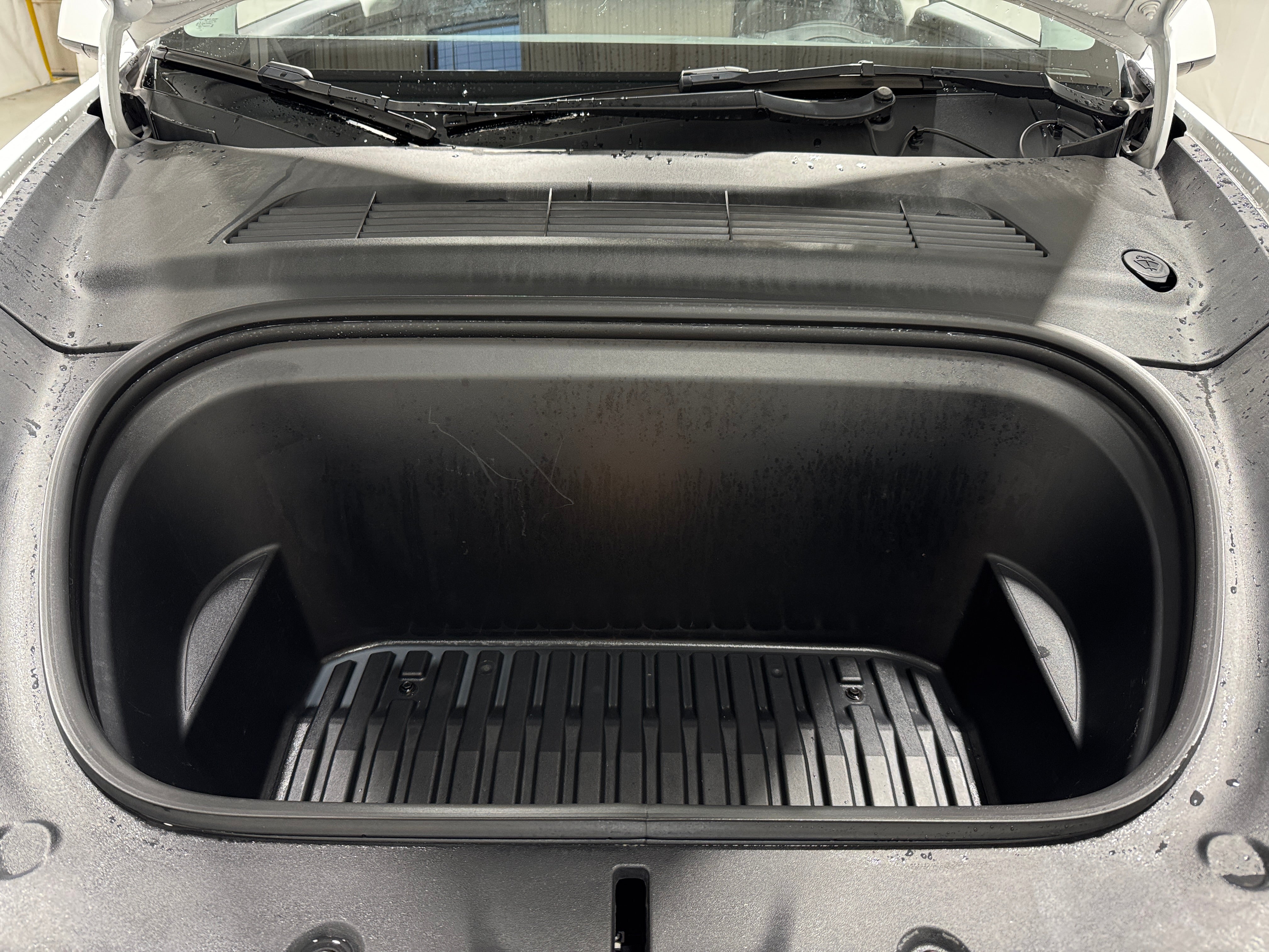 Used 2022 Tesla Model Y Long Range with VIN 7SAYGDEE6NF372397 for sale in Oak Creek, WI