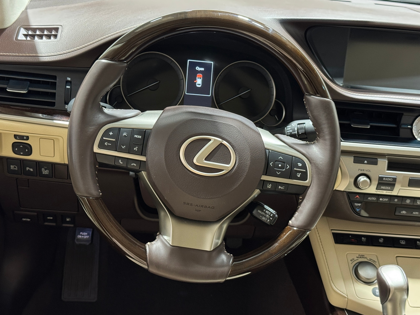 Thumbnail: 2017 Lexus ES - 4