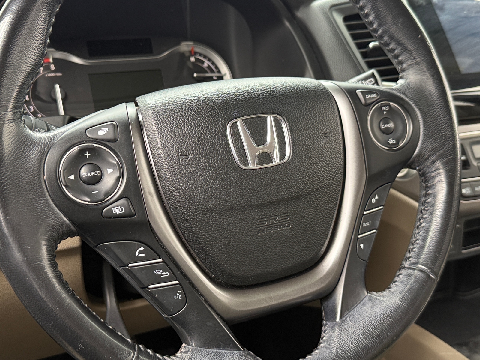 Thumbnail: 2017 Honda Pilot - 4