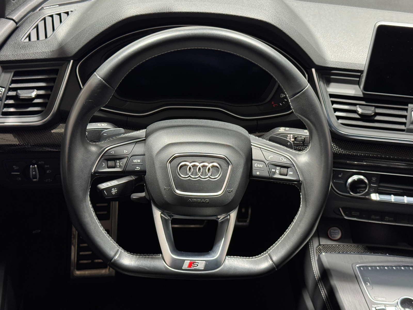 Thumbnail: 2020 Audi SQ5 - 4