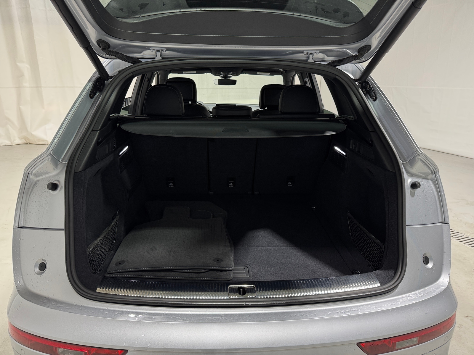 Thumbnail: 2020 Audi SQ5 - 6