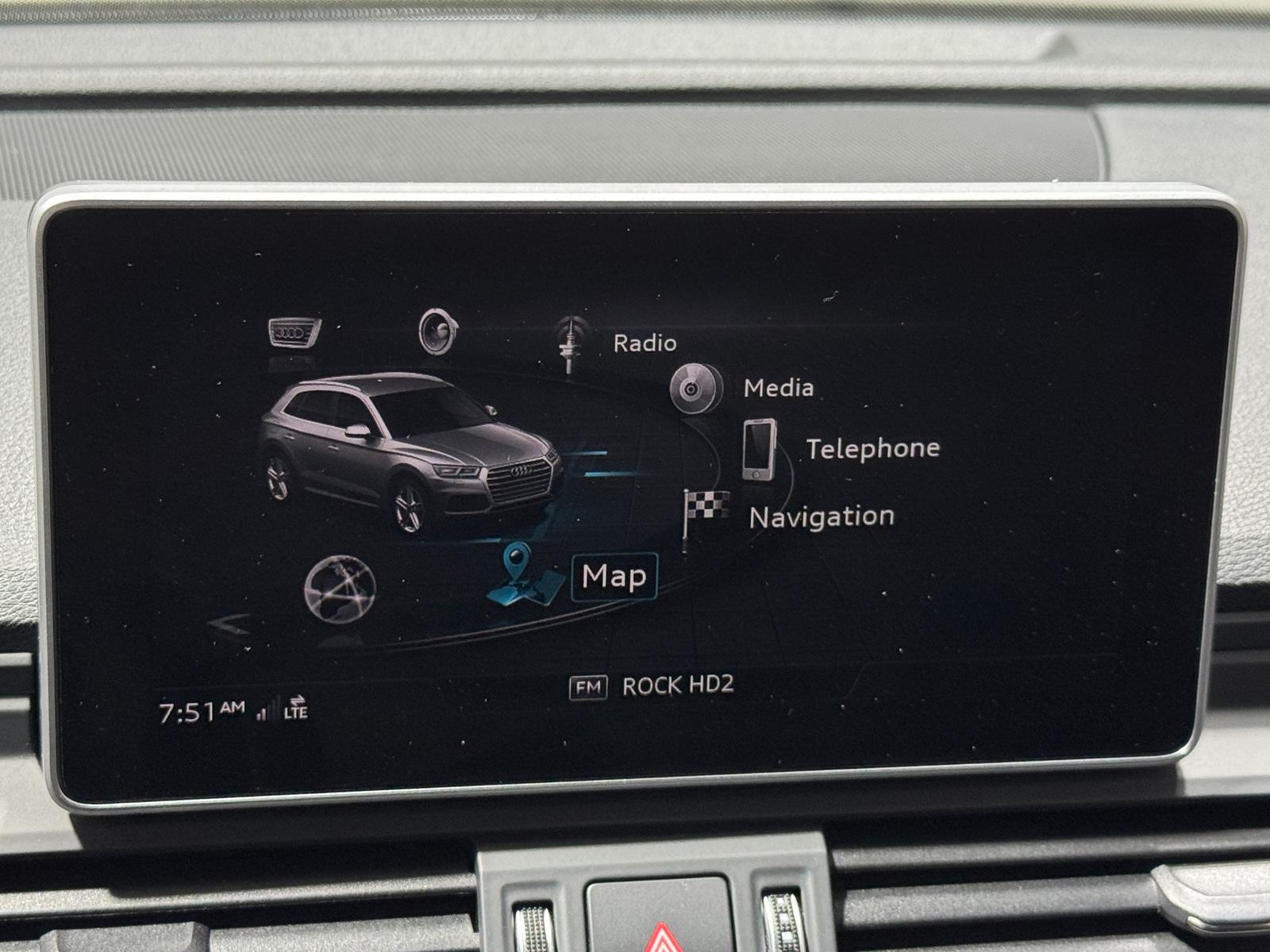 Thumbnail: 2020 Audi SQ5 - 3