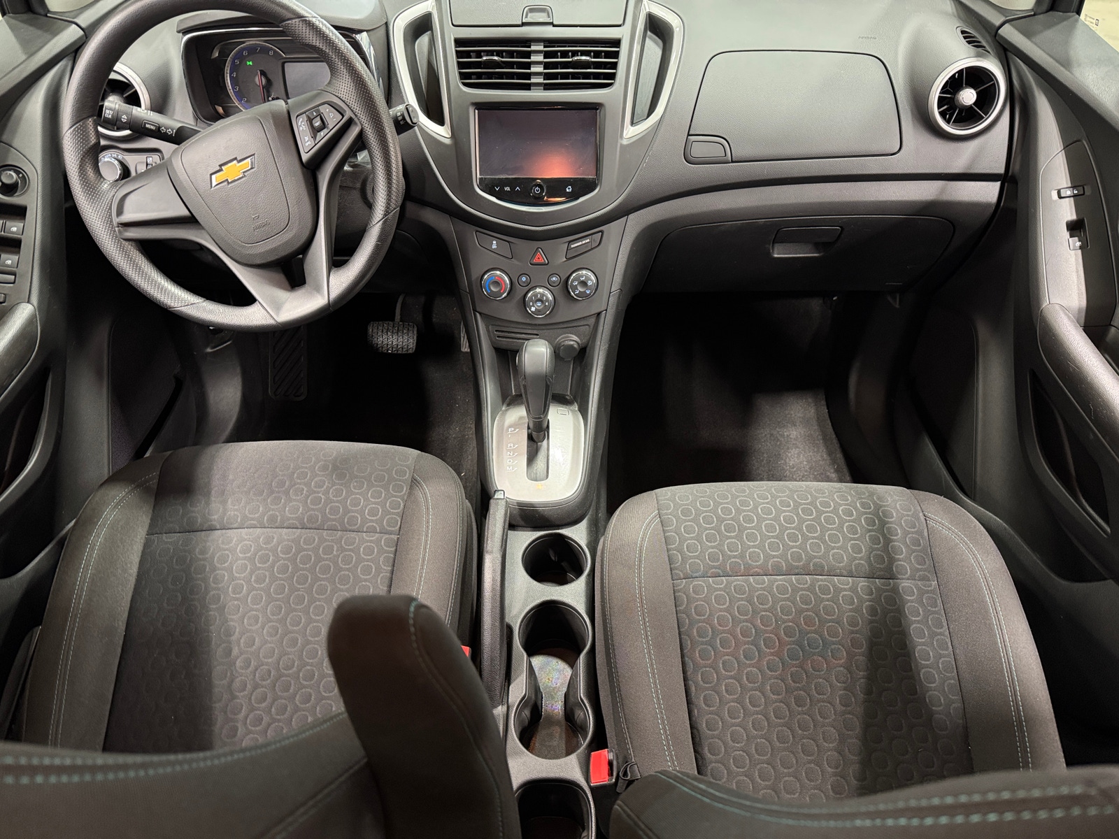 Thumbnail: 2016 Chevrolet Trax - 3