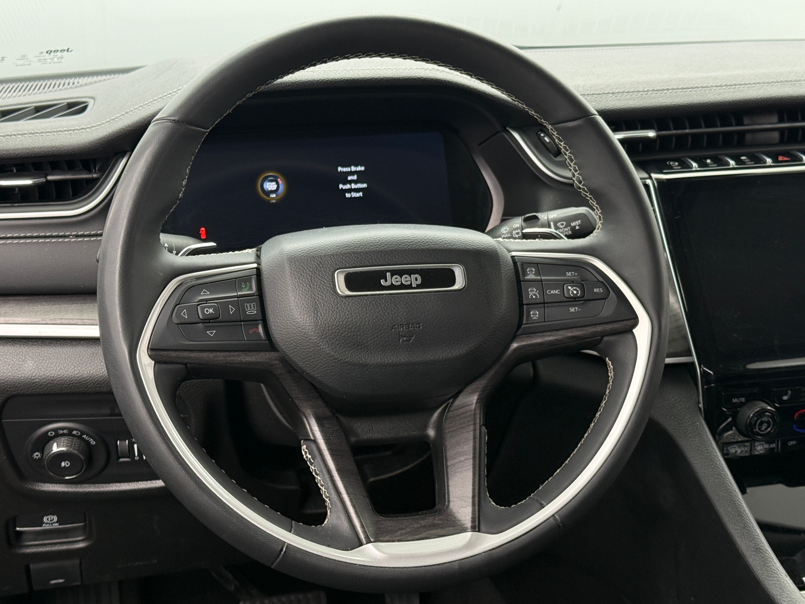 Thumbnail: 2023 Jeep Grand Cherokee L - 4