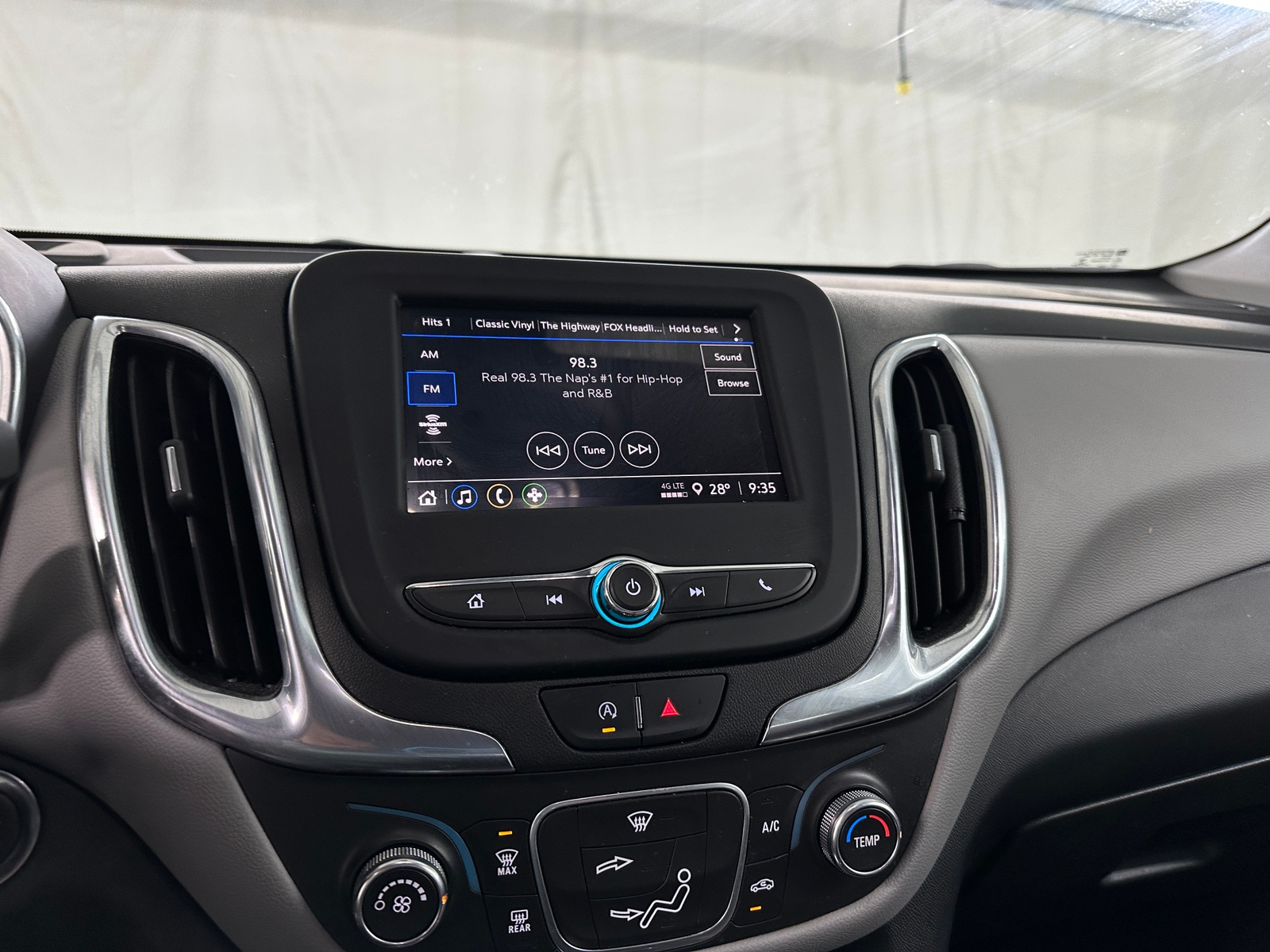 Thumbnail: 2022 Chevrolet Equinox - 4