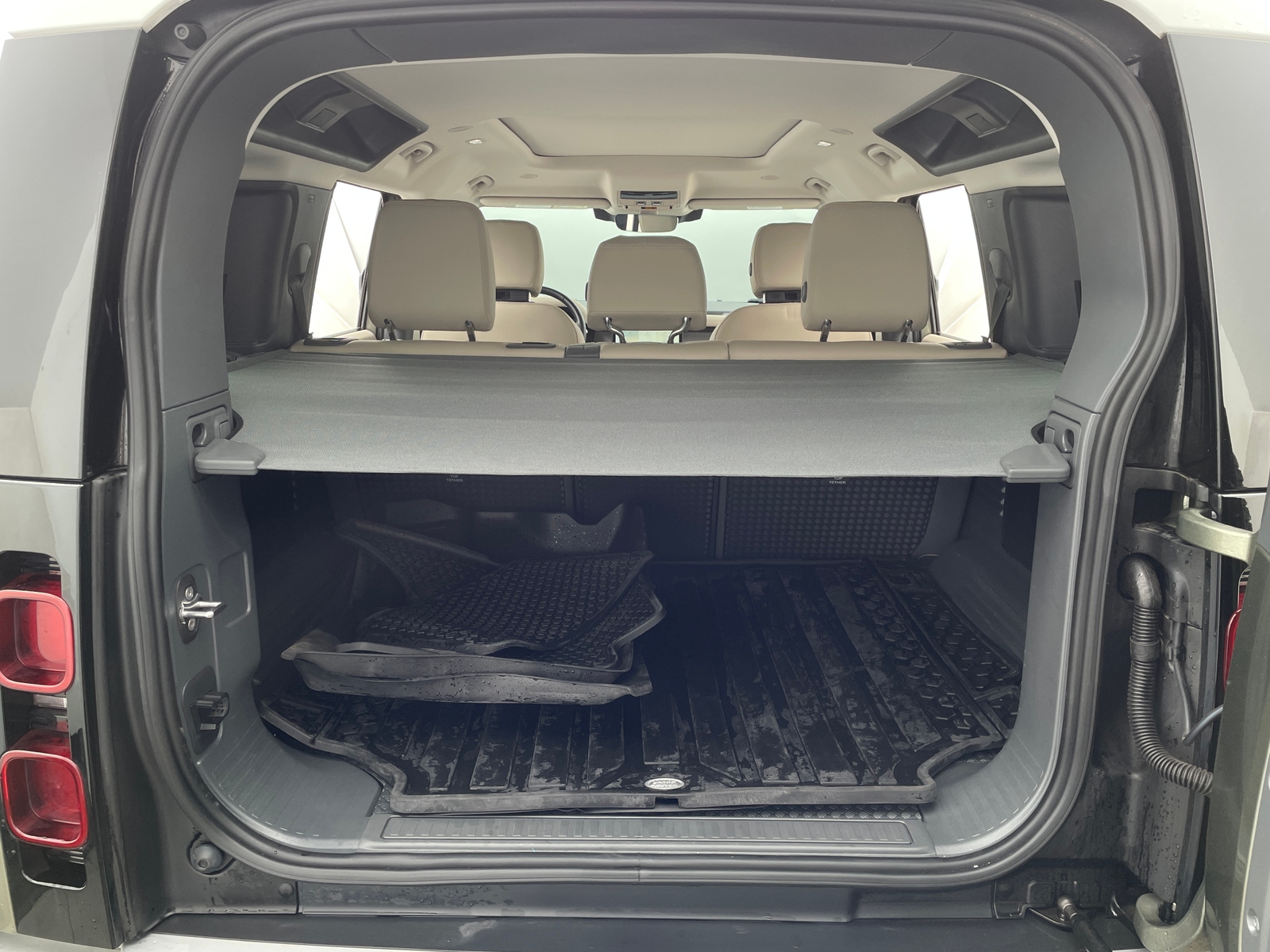 Thumbnail: 2023 Land Rover Defender - 6