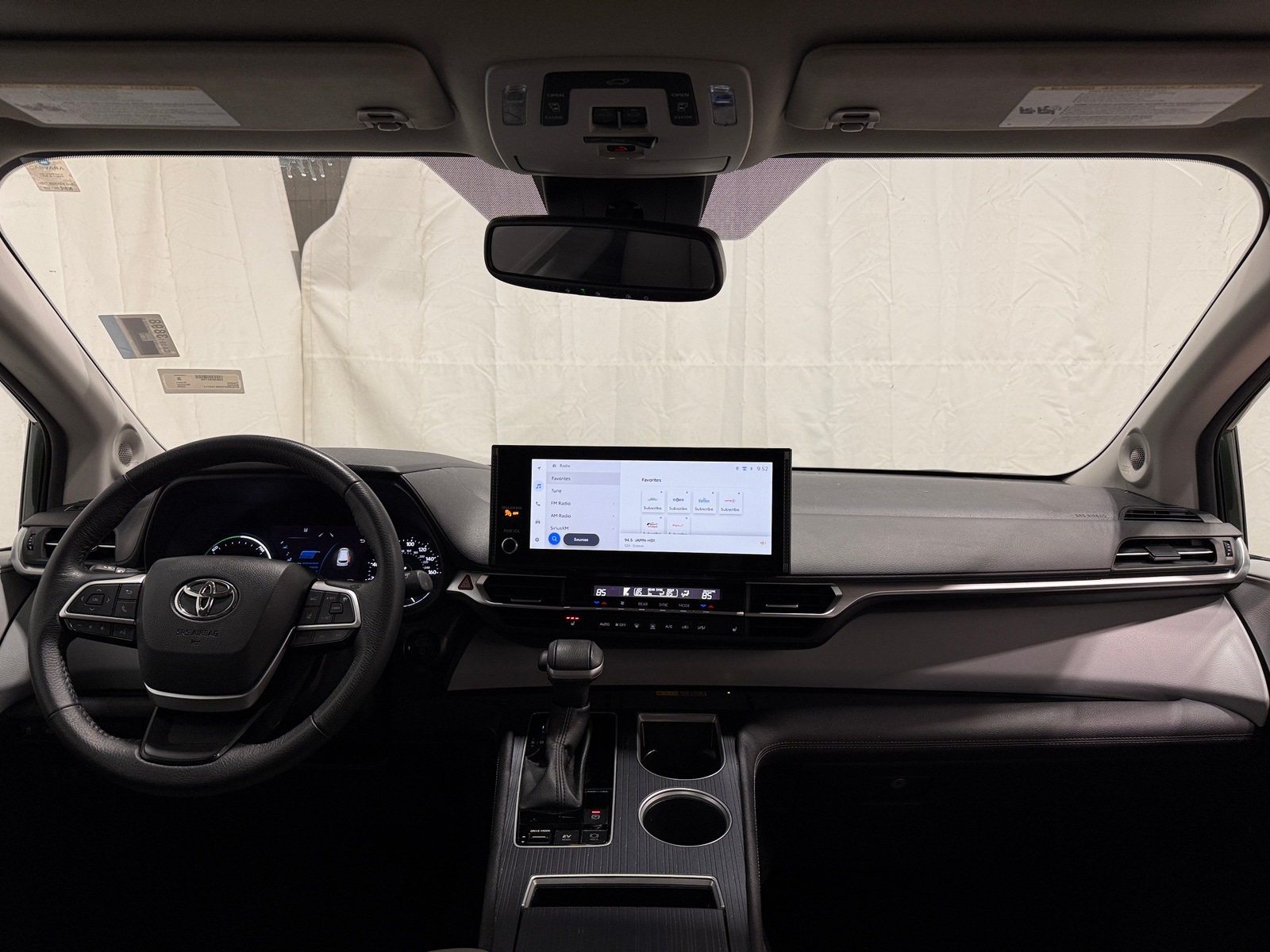 Thumbnail: 2025 Toyota Sienna - 2