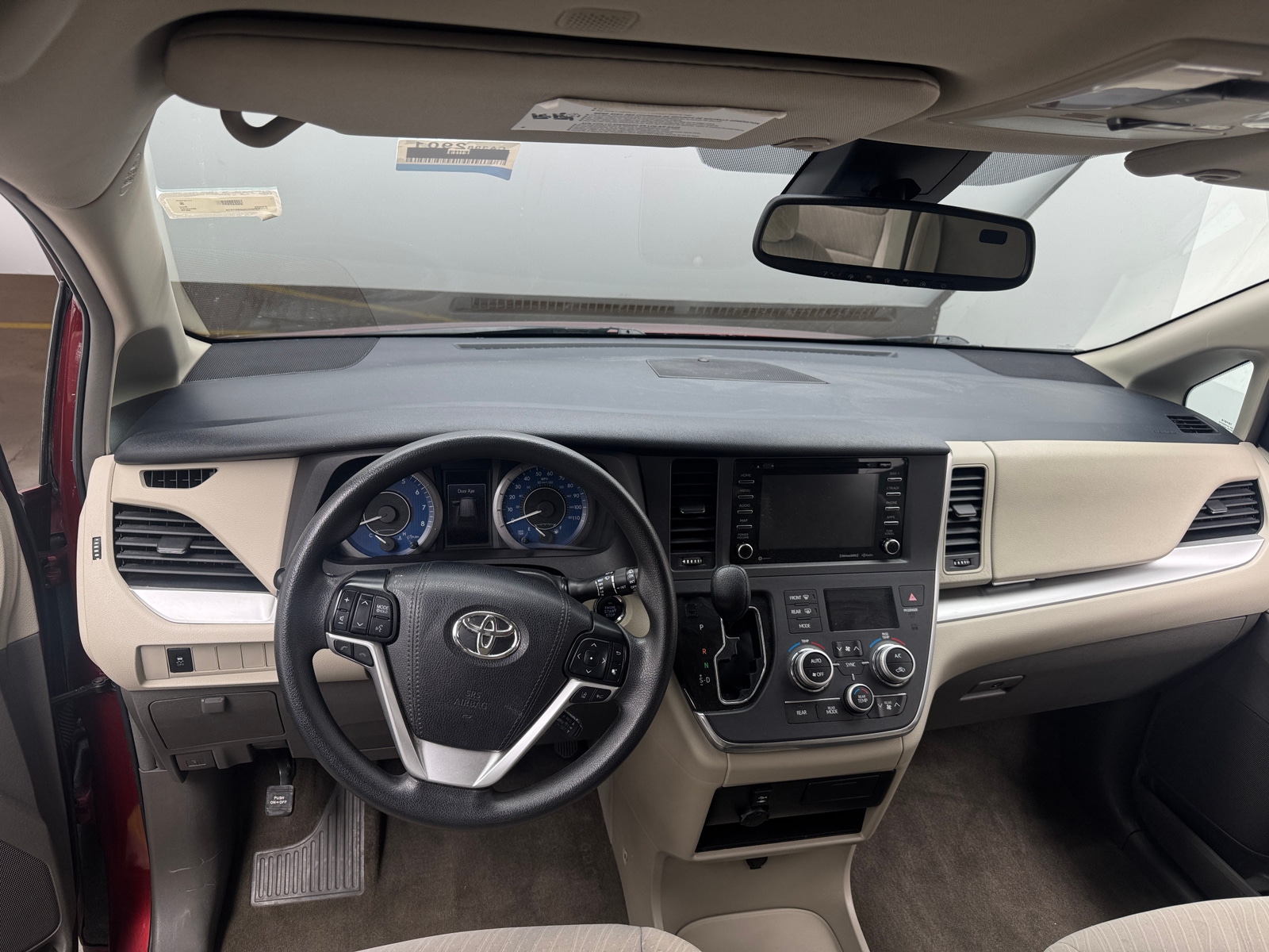 Thumbnail: 2019 Toyota Sienna - 3