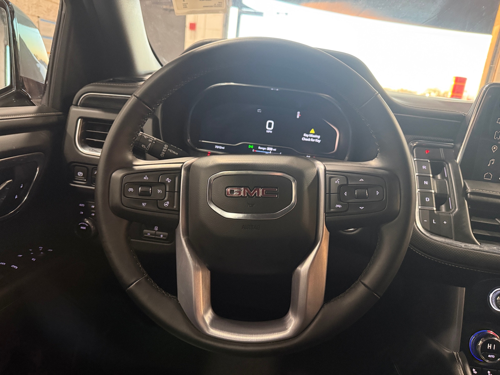 Thumbnail: 2024 GMC Yukon XL - 4