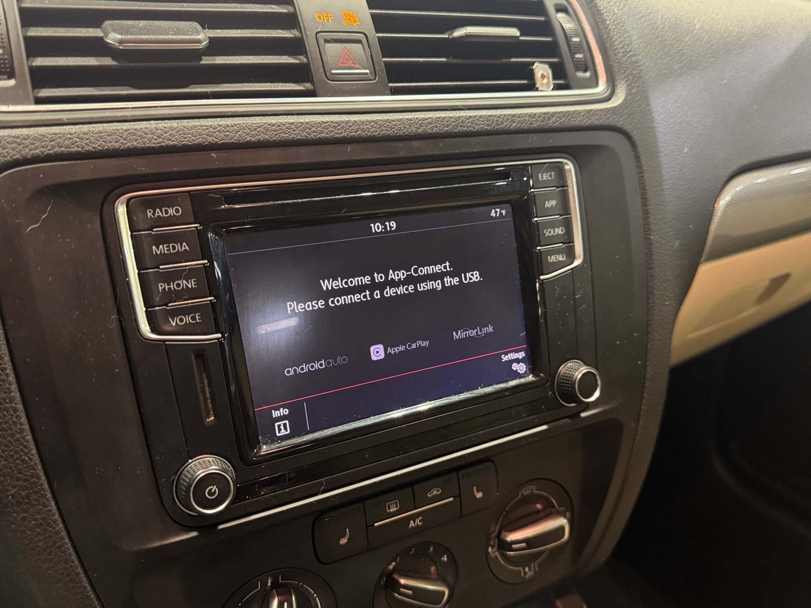 Thumbnail: 2018 Volkswagen Jetta - 3