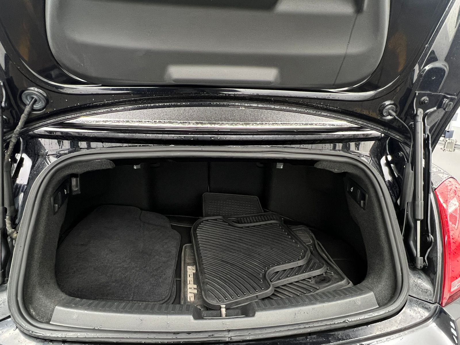 Thumbnail: 2017 Volkswagen Beetle - 7