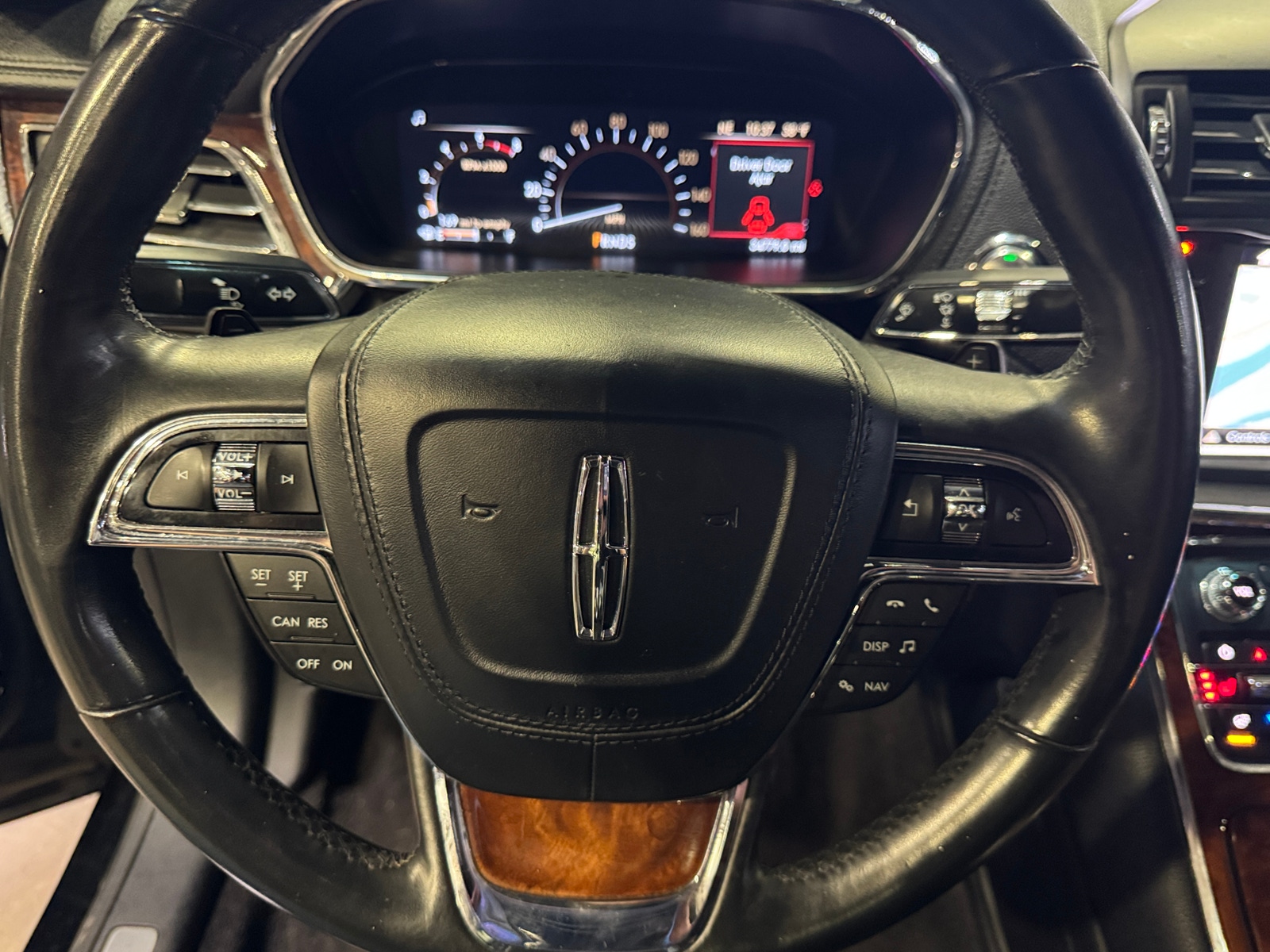 Thumbnail: 2018 Lincoln Continental - 4