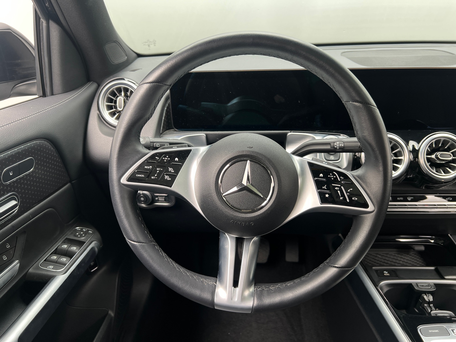 Thumbnail: 2025 Mercedes-Benz GLB - 4