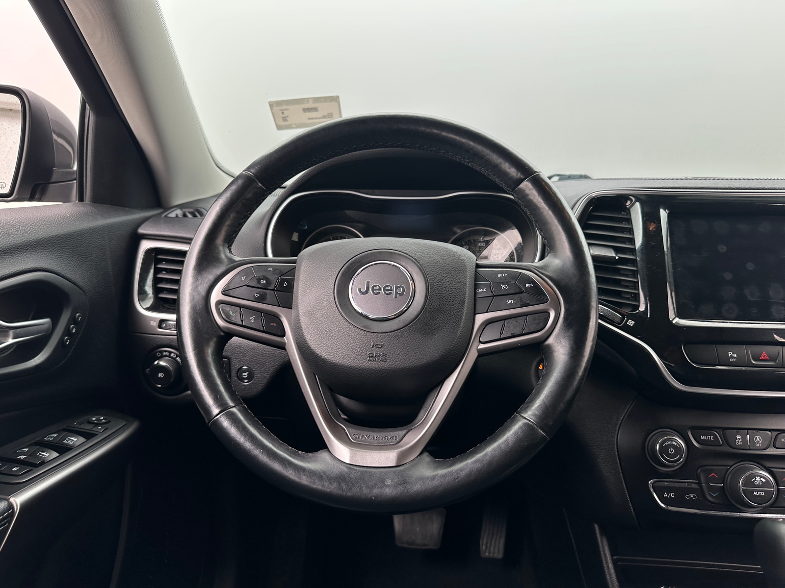 Thumbnail: 2020 Jeep Cherokee - 4