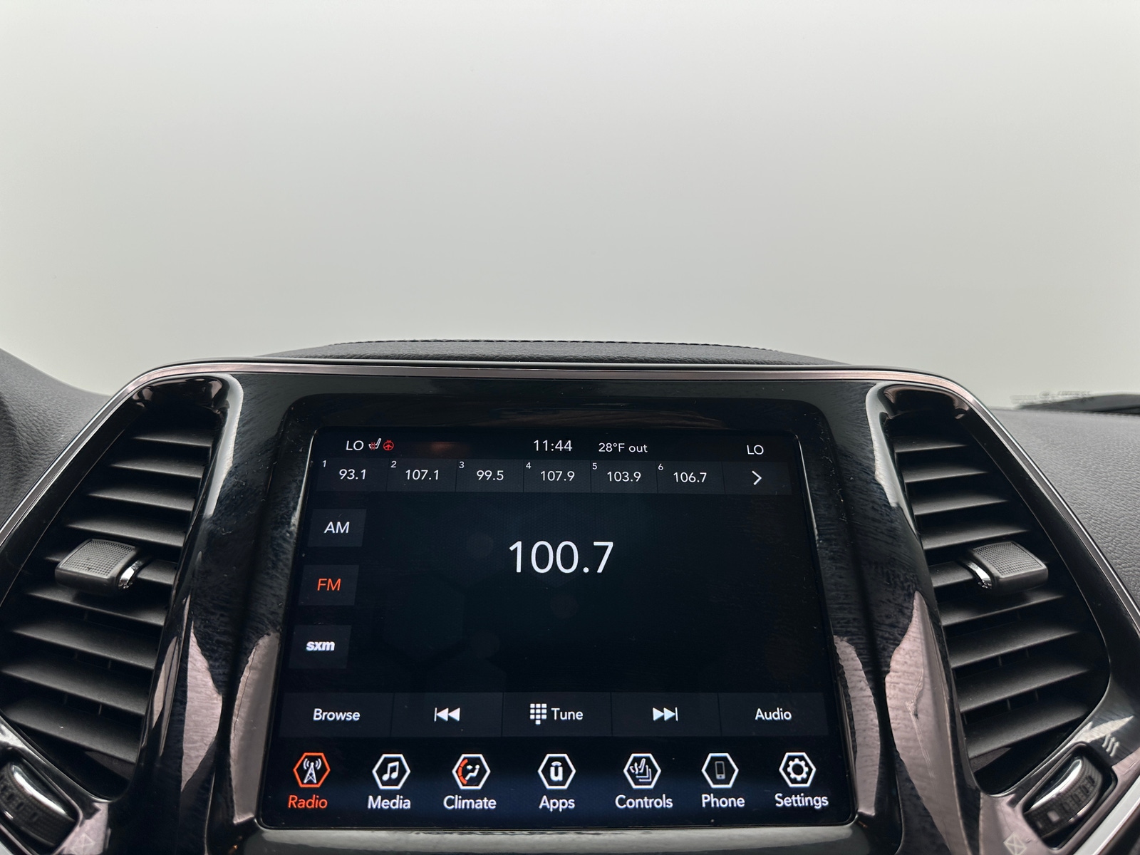 Thumbnail: 2020 Jeep Cherokee - 3