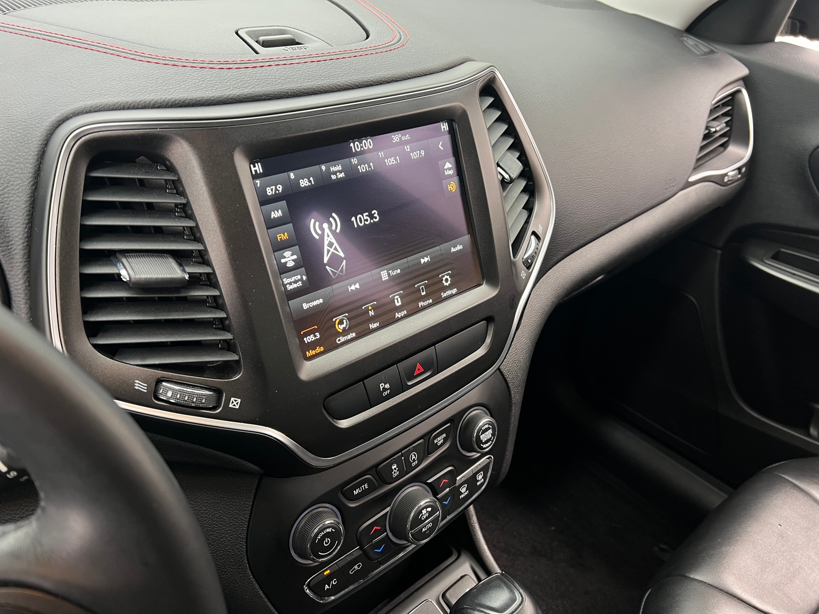 Thumbnail: 2019 Jeep Cherokee - 4