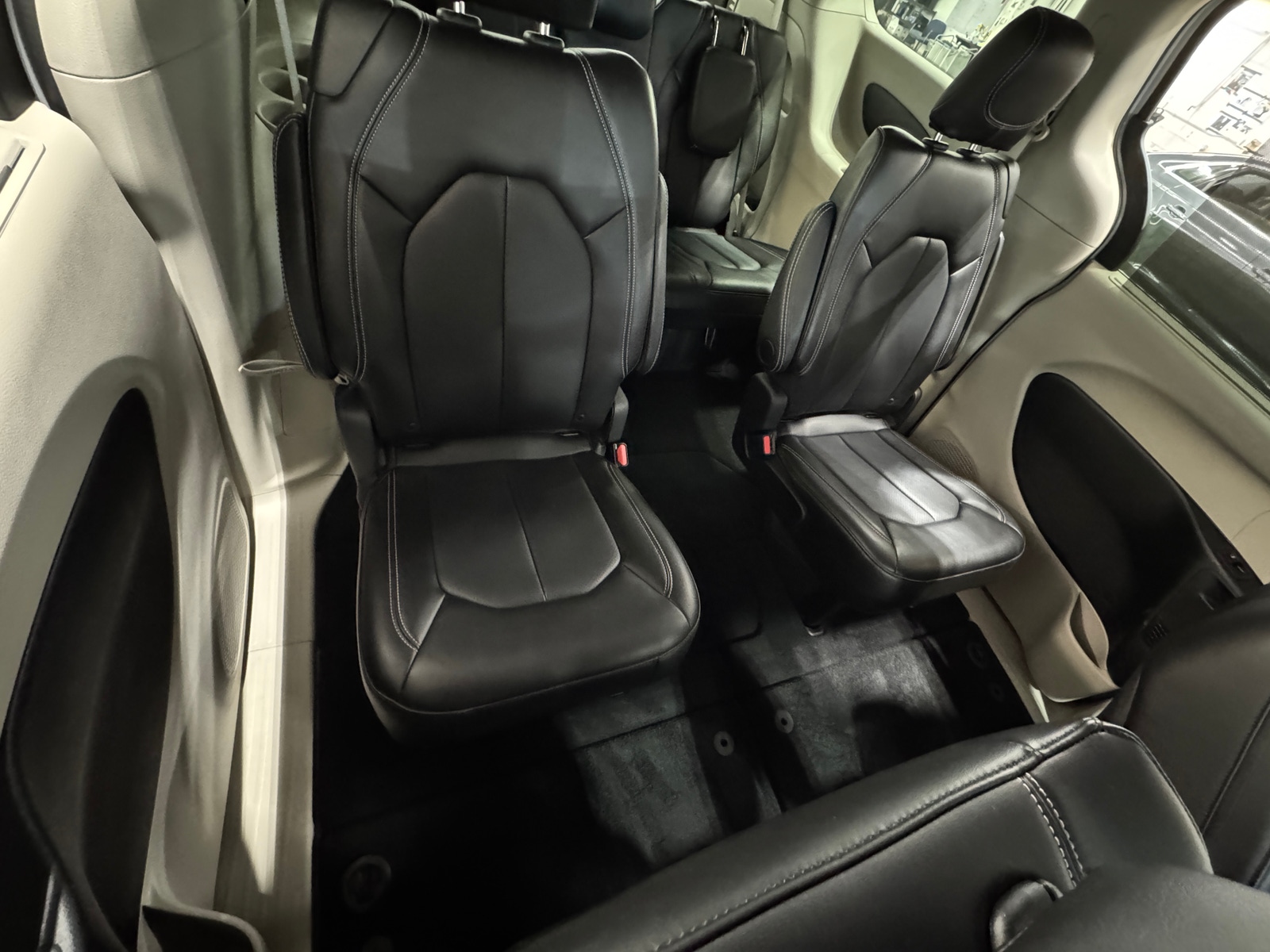 Thumbnail: 2024 Chrysler Pacifica - 5