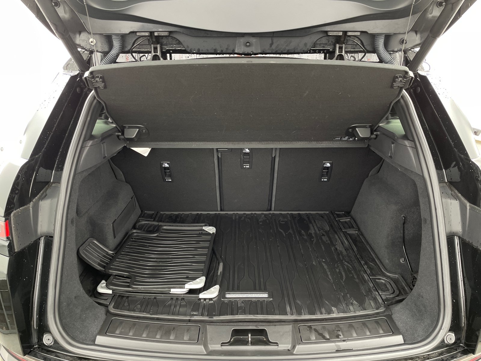 Thumbnail: 2020 Land Rover Range Rover Evoque - 6