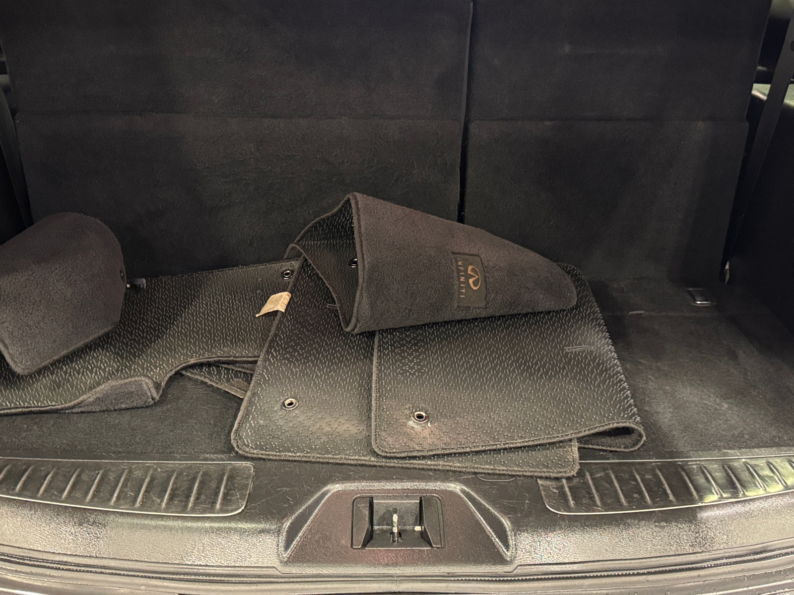 Thumbnail: 2017 INFINITI QX80 - 6