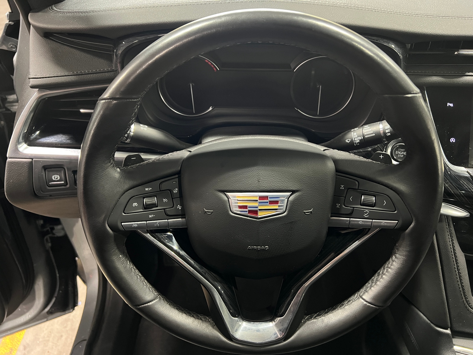 Thumbnail: 2025 Cadillac XT6 - 4