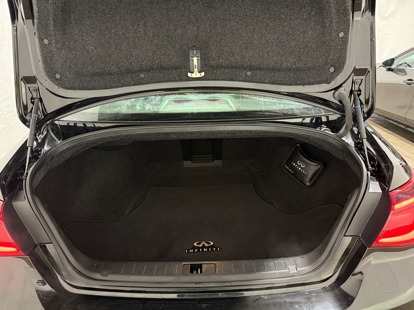 Thumbnail: 2015 INFINITI Q70 - 6