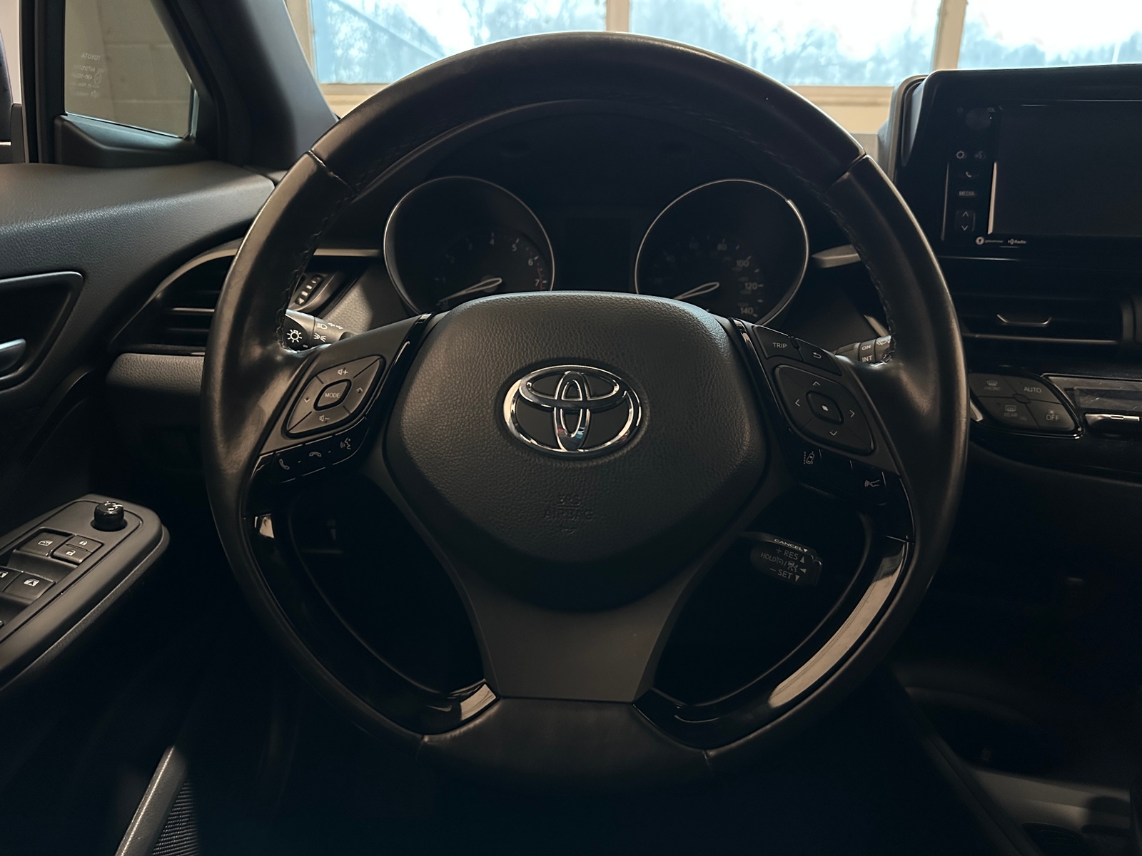 Thumbnail: 2018 Toyota C-HR - 5