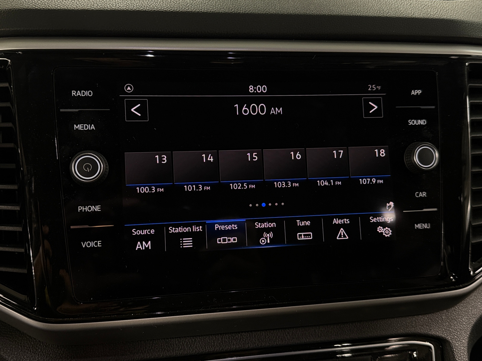 Thumbnail: 2023 Volkswagen Atlas - 3