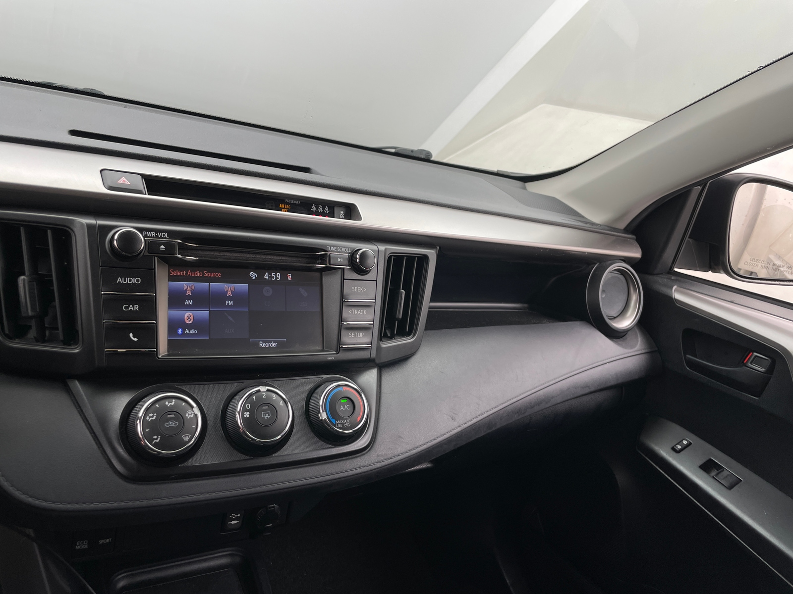 Thumbnail: 2018 Toyota RAV4 - 4